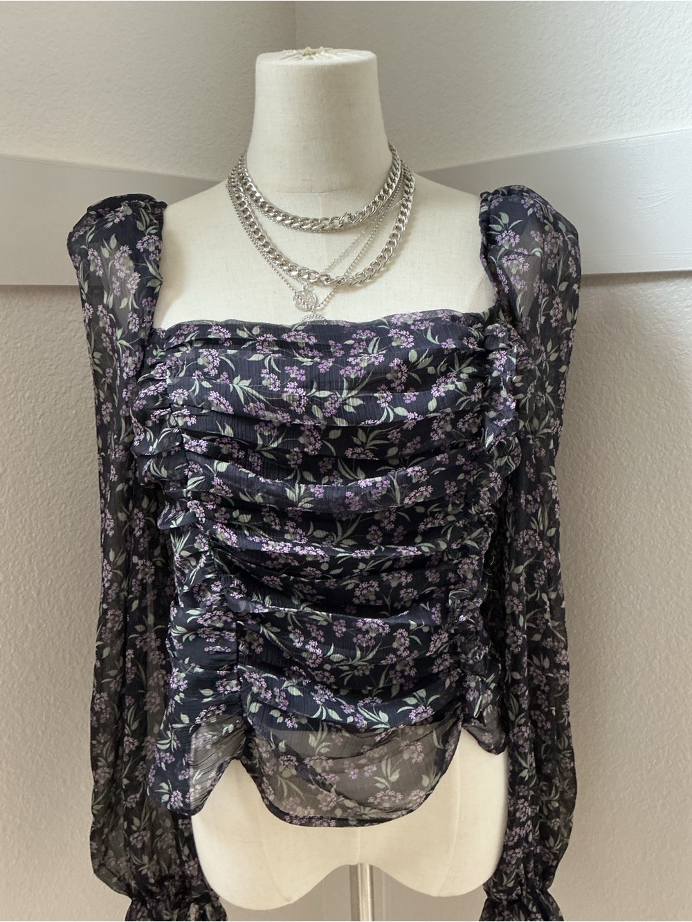 ASTR The Label Boho Black Purple Floral Ruched Sheer Long Sleeve Top Size Large - Picture 3 of 9